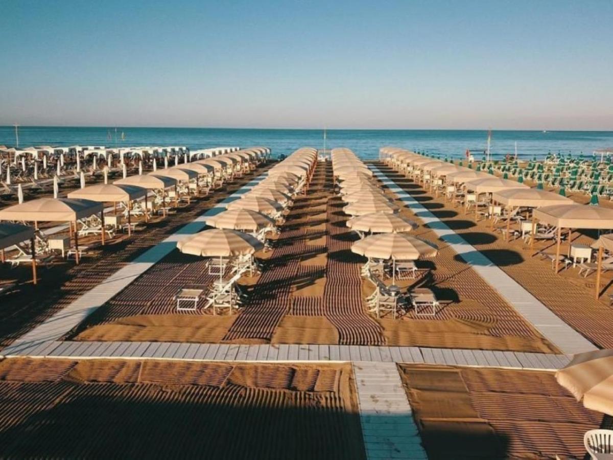 VI Suites В'яреджо Екстер'єр фото