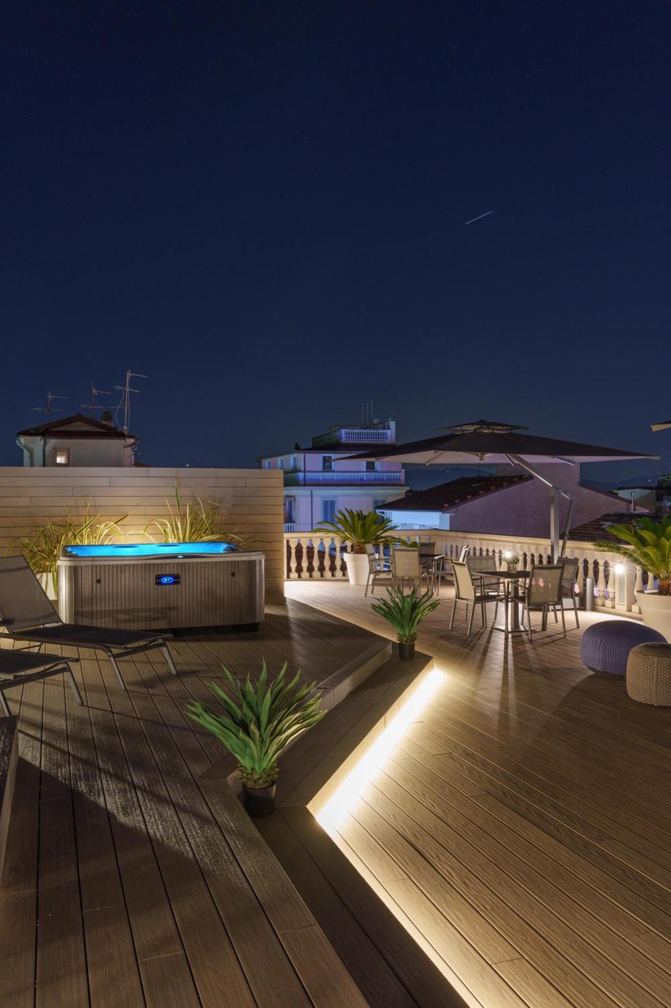VI Suites В'яреджо Екстер'єр фото